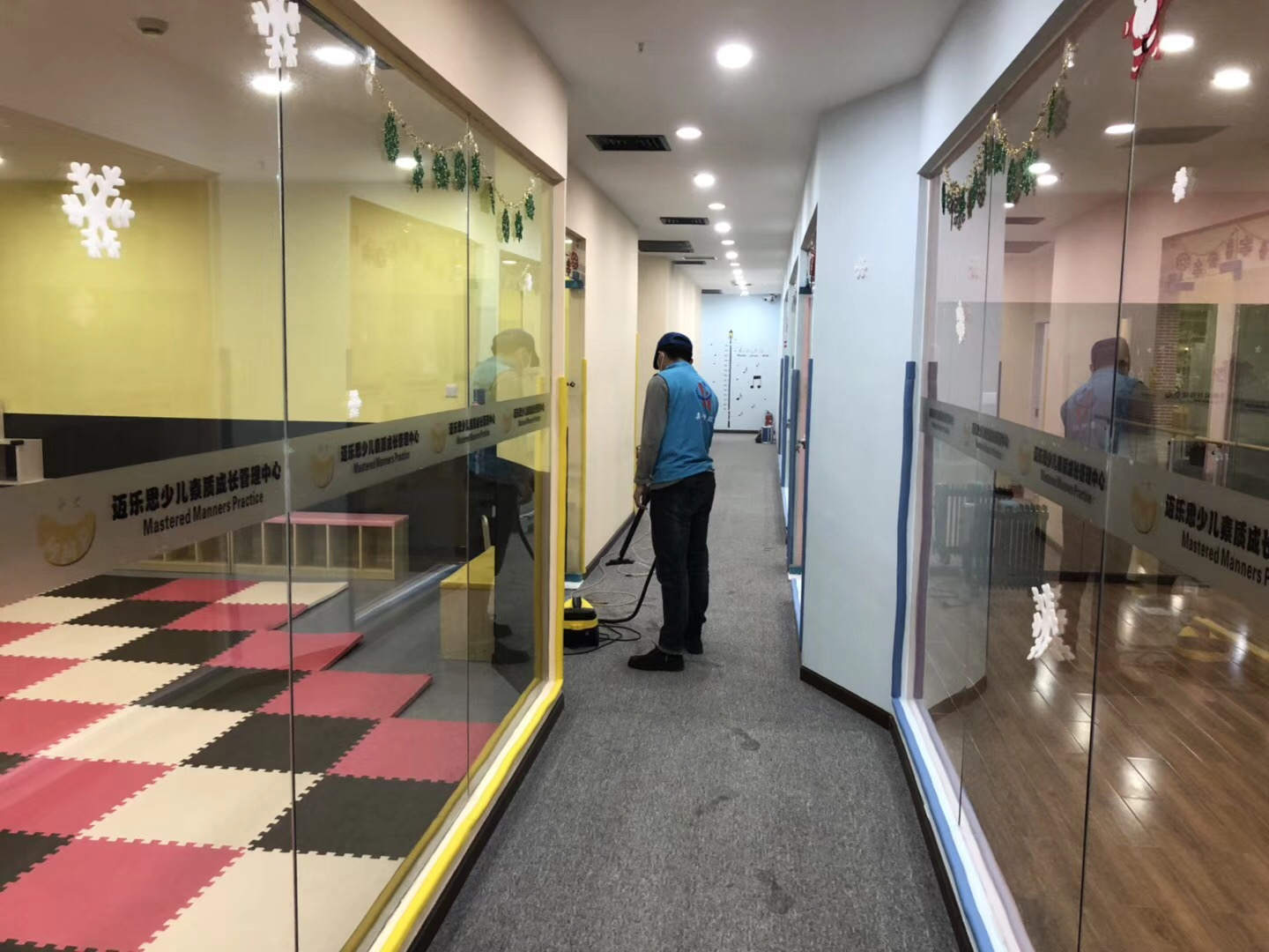 武漢市嘉凈鴻環(huán)?？萍加邢薰? style=