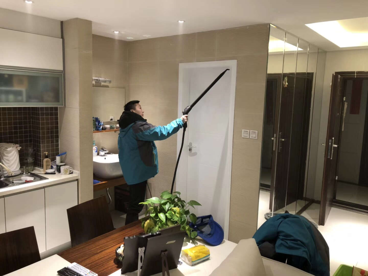 武漢市嘉凈鴻環(huán)?？萍加邢薰? style=